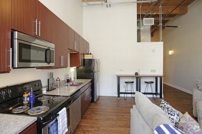1HAB, 1BA - 722 ft² - Lucas Place Lofts