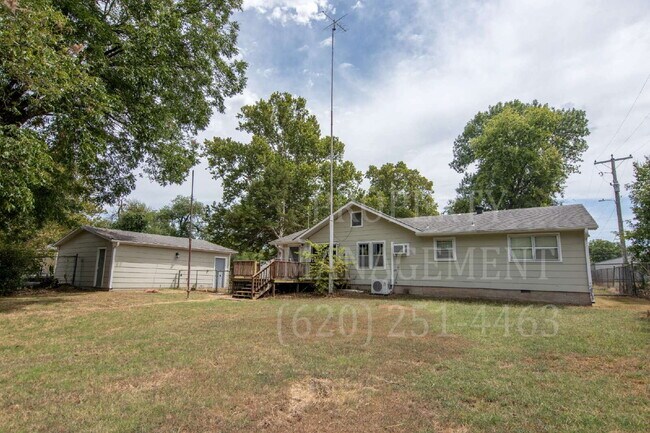 Photo - 3 Bed, 2 Bath - Detached Garage