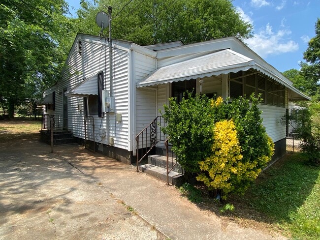 Photo - 2 Bedroom, 1 Bath Home in East Rome!