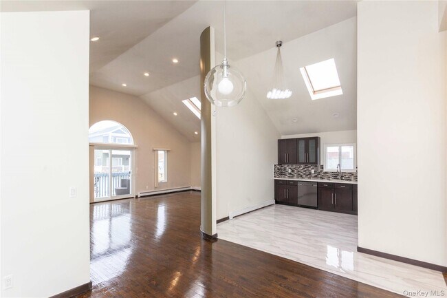 Photo - 428 E Harrison St Unit 2nd floor