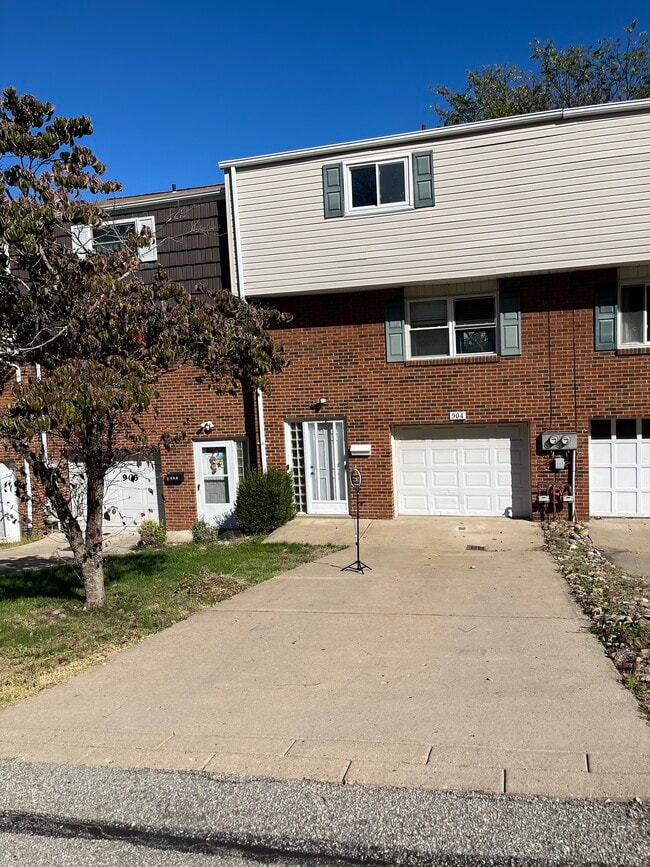 Photo - 904 Rhodes Ave