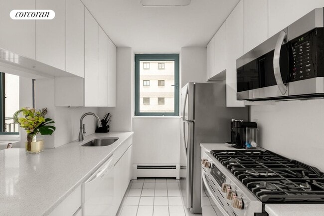 Photo - 311 Greenwich St