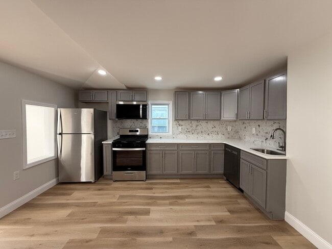 Building Photo - 73 E Jersey St Rental