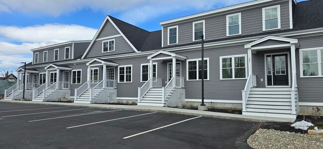 Front Entrance - 603 Portsmouth Ave Unit 204