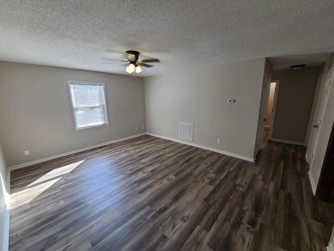 Photo - 134 Calvin Ct