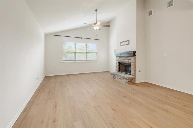 Photo - 308 Castlefields St