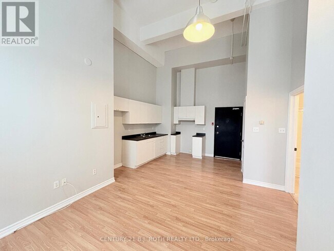 Photo - 19 Dunlop St W Unité 205