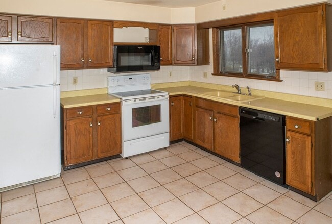 Photo - 3823-29-4029 Lancaster Rd Unit 4023 Lancaster Road Erie PA 16506