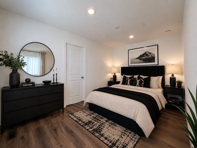 Photo - 2060 N Center St