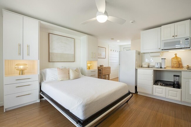 6 Ashworth Ave Unit 16