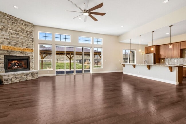 Building Photo - 1015 N Cantlon Ln