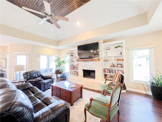 Photo - 1911 Clubhouse Hill Dr