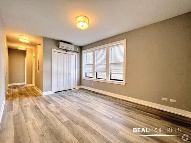 Building Photo - 2 bedroom in CHICAGO IL 60613 Unit N3 Rental