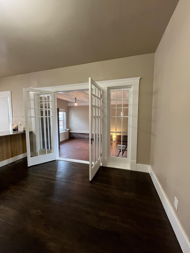 Photo - 124 Katherine St