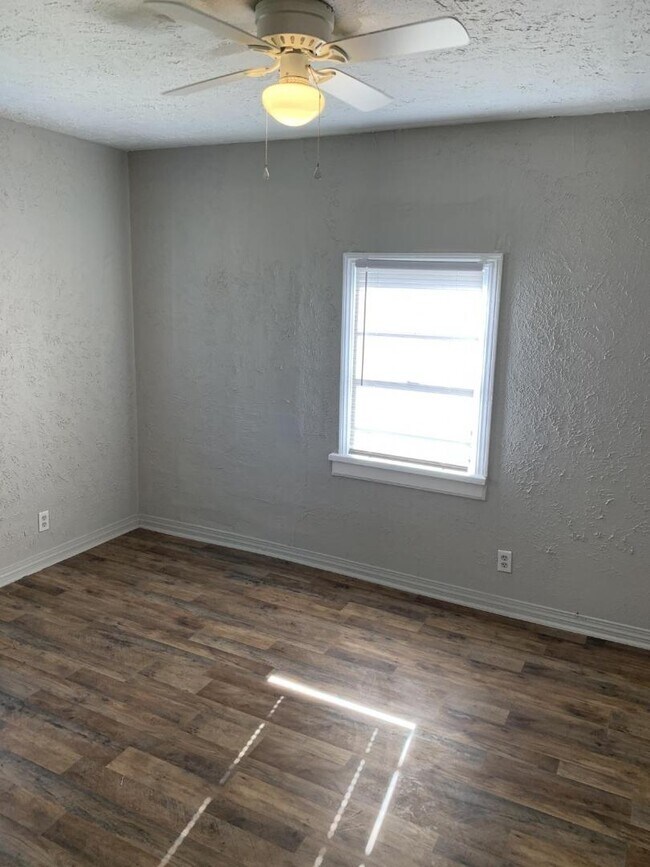 Photo - 1904 E Madison St