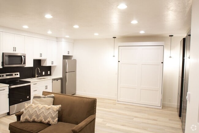 Building Photo - 566 Lewski Ln Unit Downstairs Studio Rental