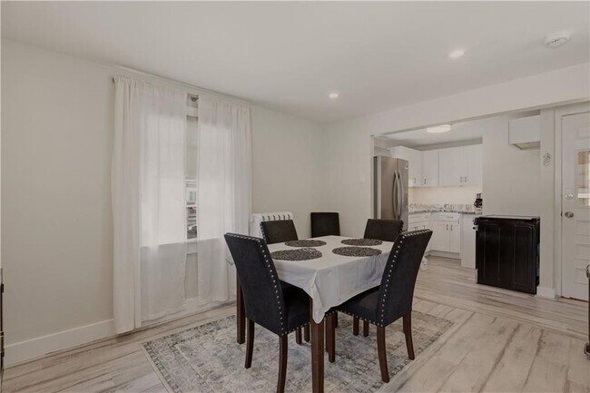 629 Thames St Unit 2