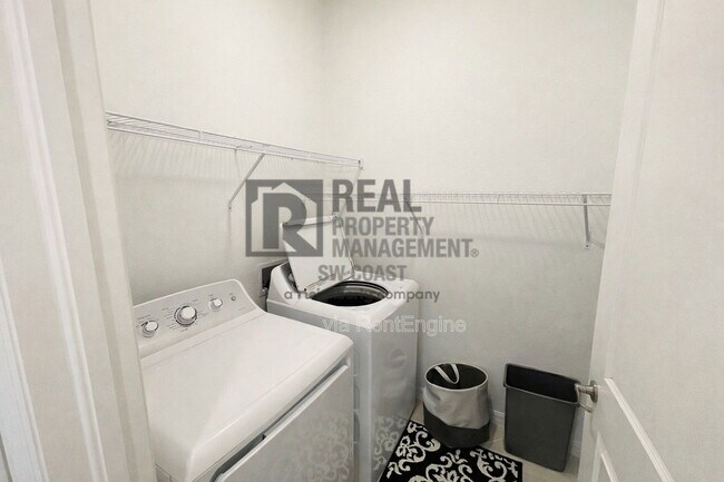 Photo - 2555 Vine Ave