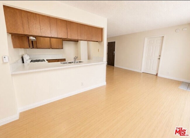 Photo - 13406 Moorpark St Unit 102