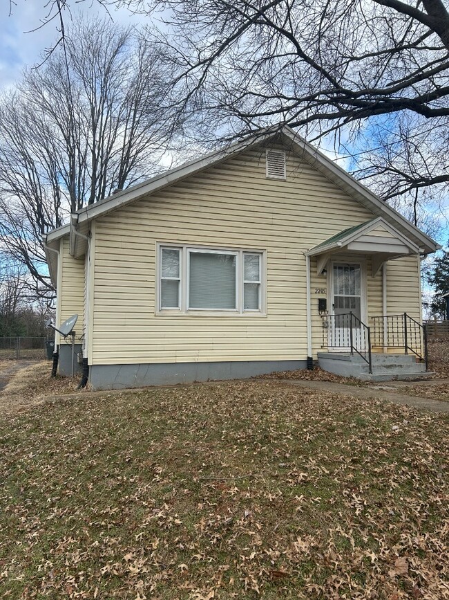 Photo - 2205 Mayflower Dr