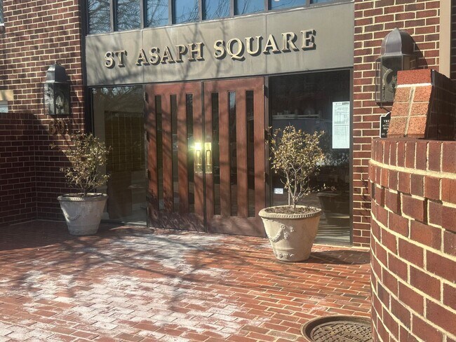 Building Photo - 801 S Pitt St Unit 226