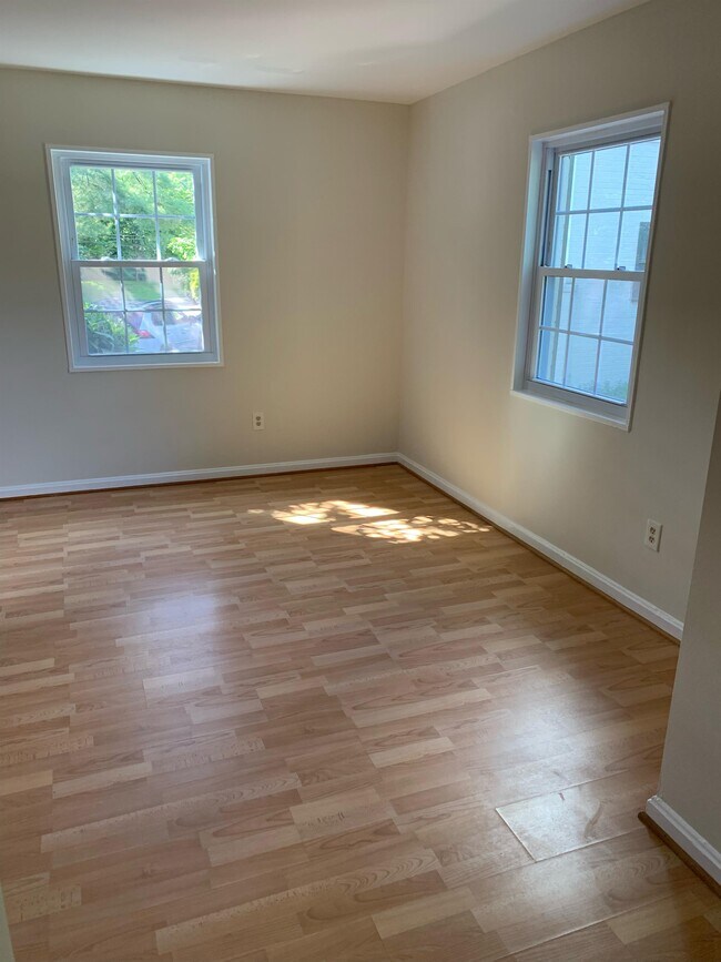 Photo - 5358 Pooks Hill Rd