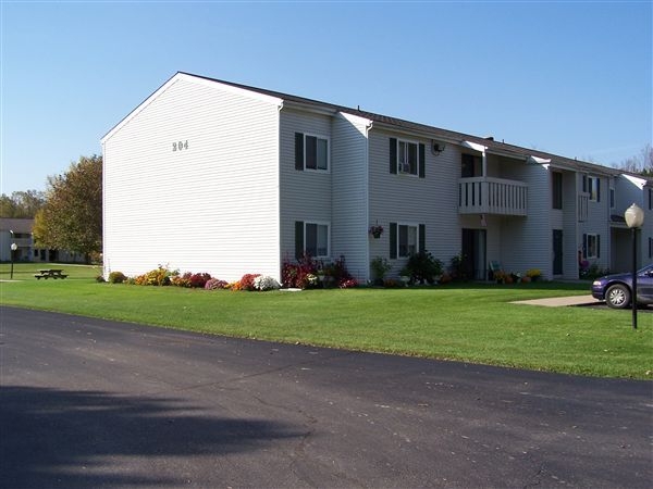 Building Photo - Brookwood Manor Rental