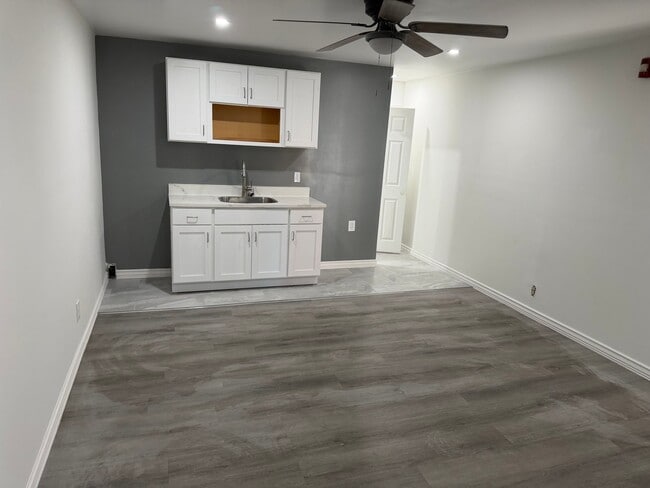 Photo - 2742 Kensington Ave Unit 4