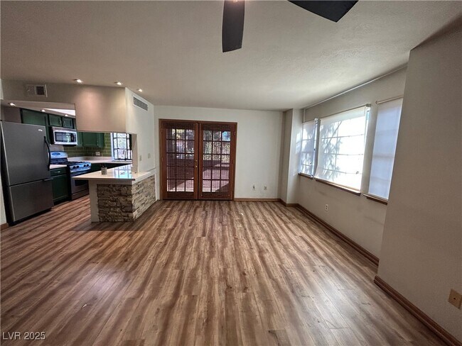 Photo - 5915 Laredo St