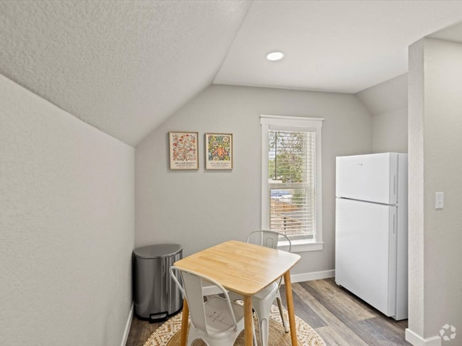 Building Photo - 604 Bonfoy Ave Rental