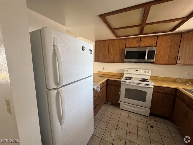 Building Photo - 3823 S Maryland Pkwy Unit L5 Rental