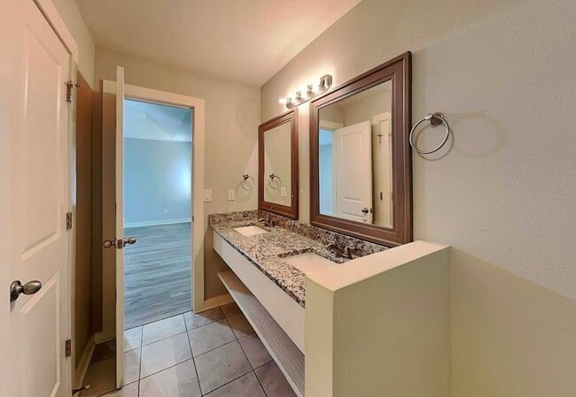 Photo - 6716 Timberlane W Dr
