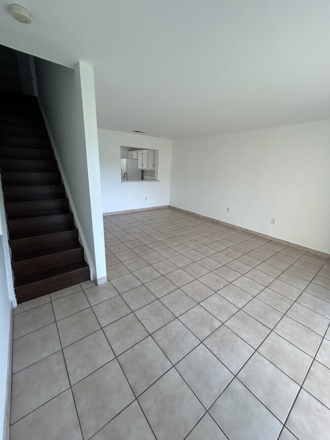 Photo - 212 Palm Cir E