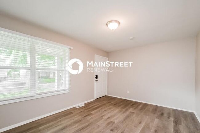 Photo - 3 Bedroom Pet-Friendly Home in St. Louis, ...
