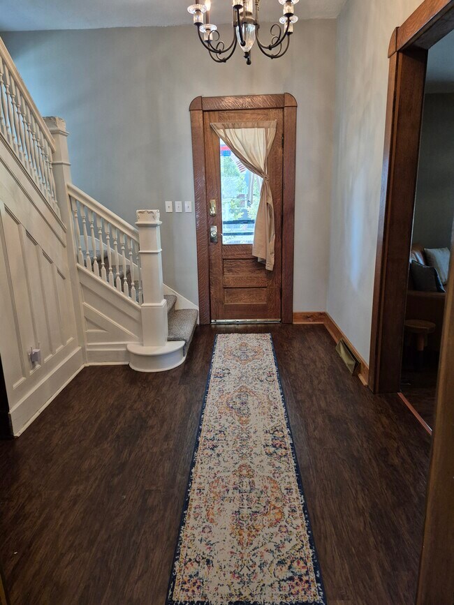 Photo - 615 N Meridian St