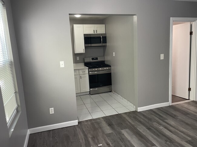 Building Photo - 8 Cheever Ct Unit 1 Rental