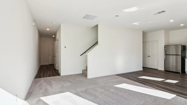 Photo - 112 Connecticut Ct