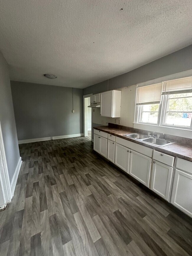 Photo - 3 bedroom 1 bath cozy home!