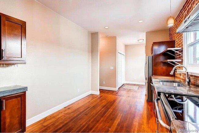 Photo - 3145 Josephine St