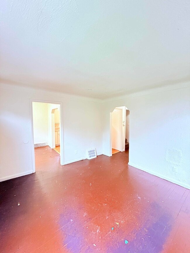 Photo - 18659 Shaftsbury Ave