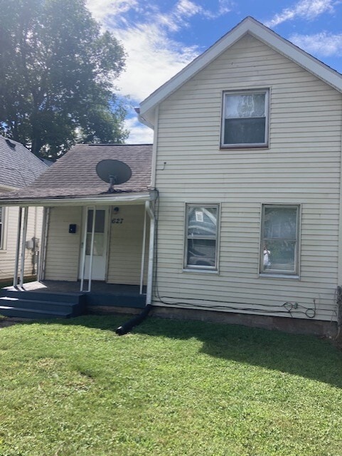 Photo - 627 Fairholm Ave