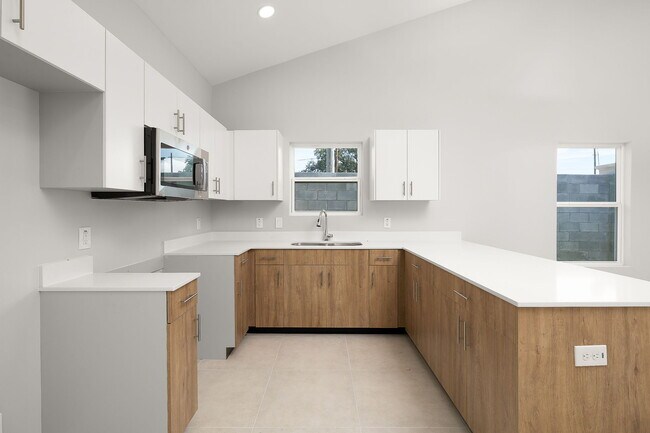 708 Oriole Rd Unit 4