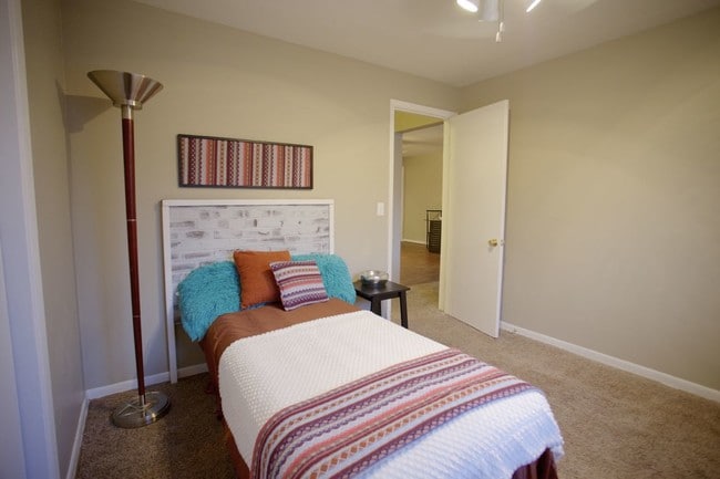 Photo - Royal James Plaza