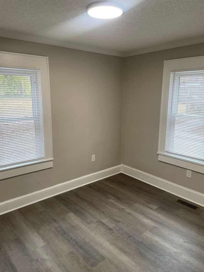 Photo - 3740 S Main St