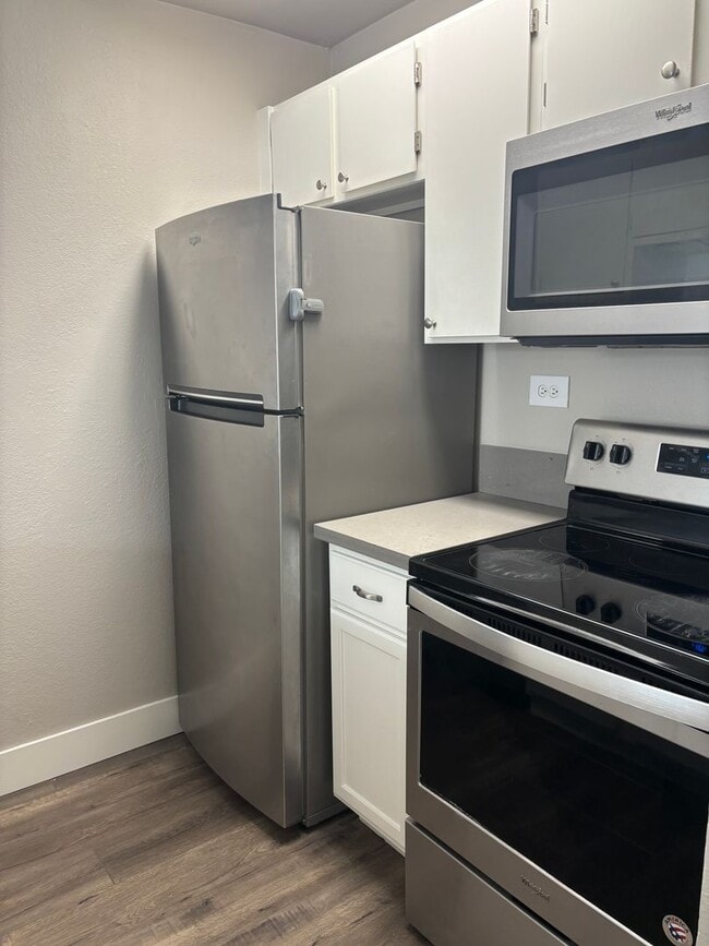 Photo - Renovated two bedroom two bath townhome, Windsor!!