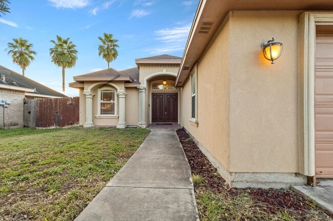 Photo - 3 Bed/2.5 Bath/2 Car Garage off Bass Blvd. in Harlingen