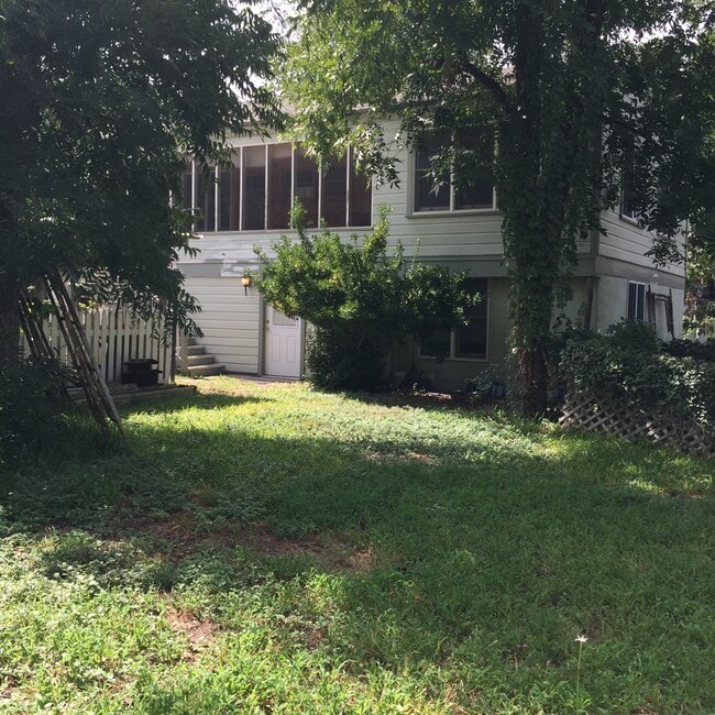 Building Photo - 1214 W Twohig Ave Rental