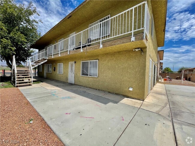 Building Photo - 3427 E Cheyenne Ave Unit C Rental