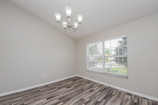 Photo - 46 Dorset Dr