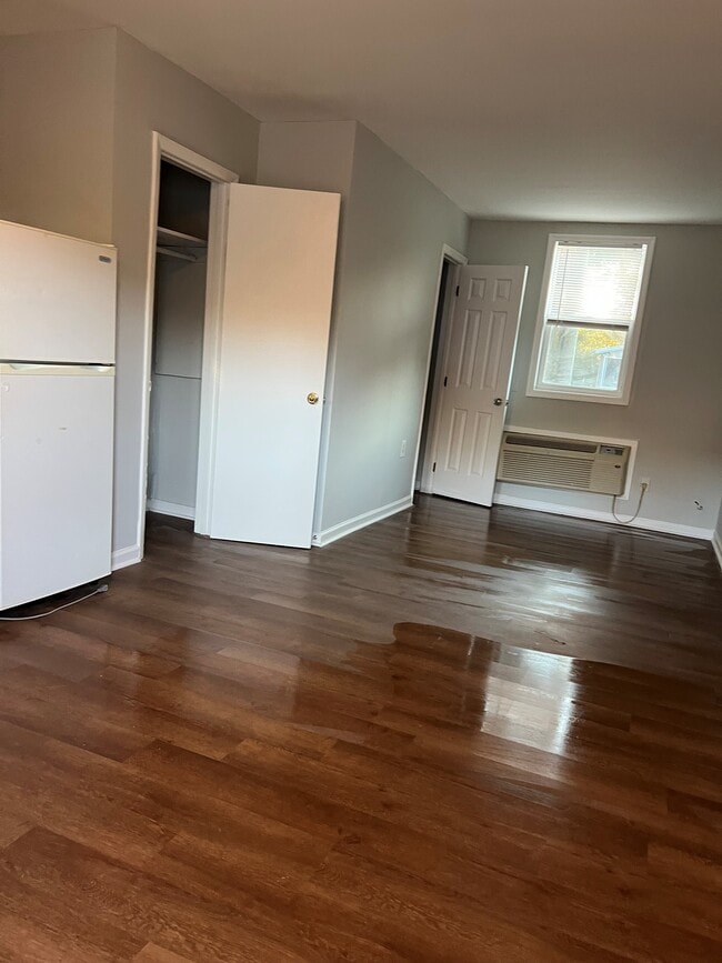 Photo - 2413 S Fraser St Unidad Studio